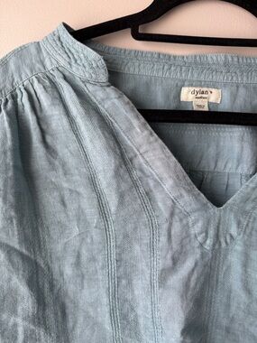 dylan Pale Blue 100% Linen V-Neck Pintuck Top embroidered size medium M